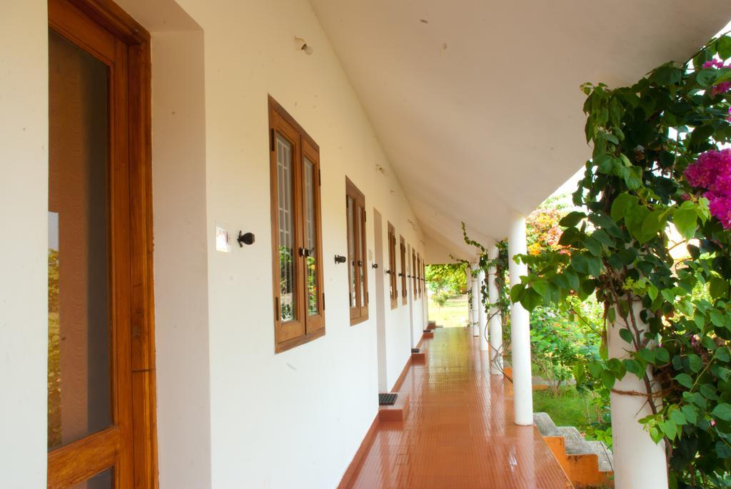 The Mountain Retreat Hotel Tiruvannāmalai Exterior foto